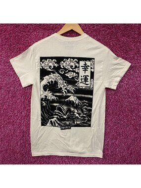 Boxset Japanese The Great Wave Graphic T-Shirt Small